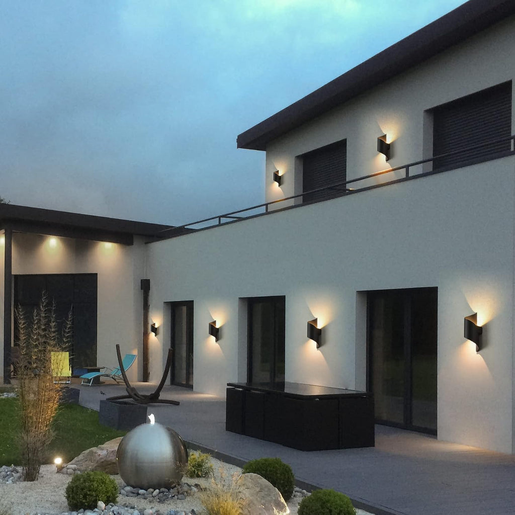 Lampa Ścienna LED w Kształcie S – IP65, 10W, Wewnątrz i Na Zewnątrz