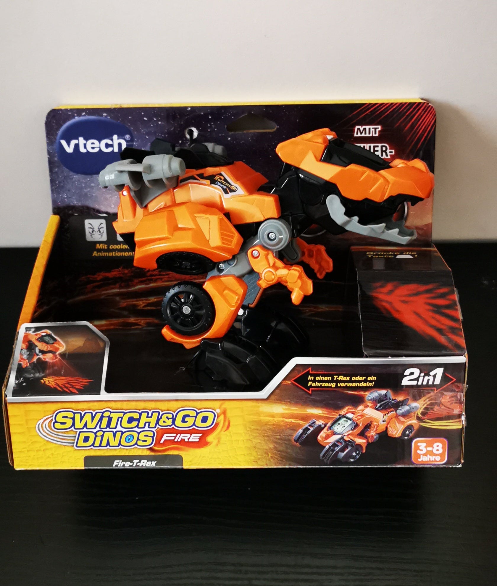 Switch & Go Dinos - Fire-T-Rex | Figurka 2w1 Dinozaur i Samochód Wyścigowy