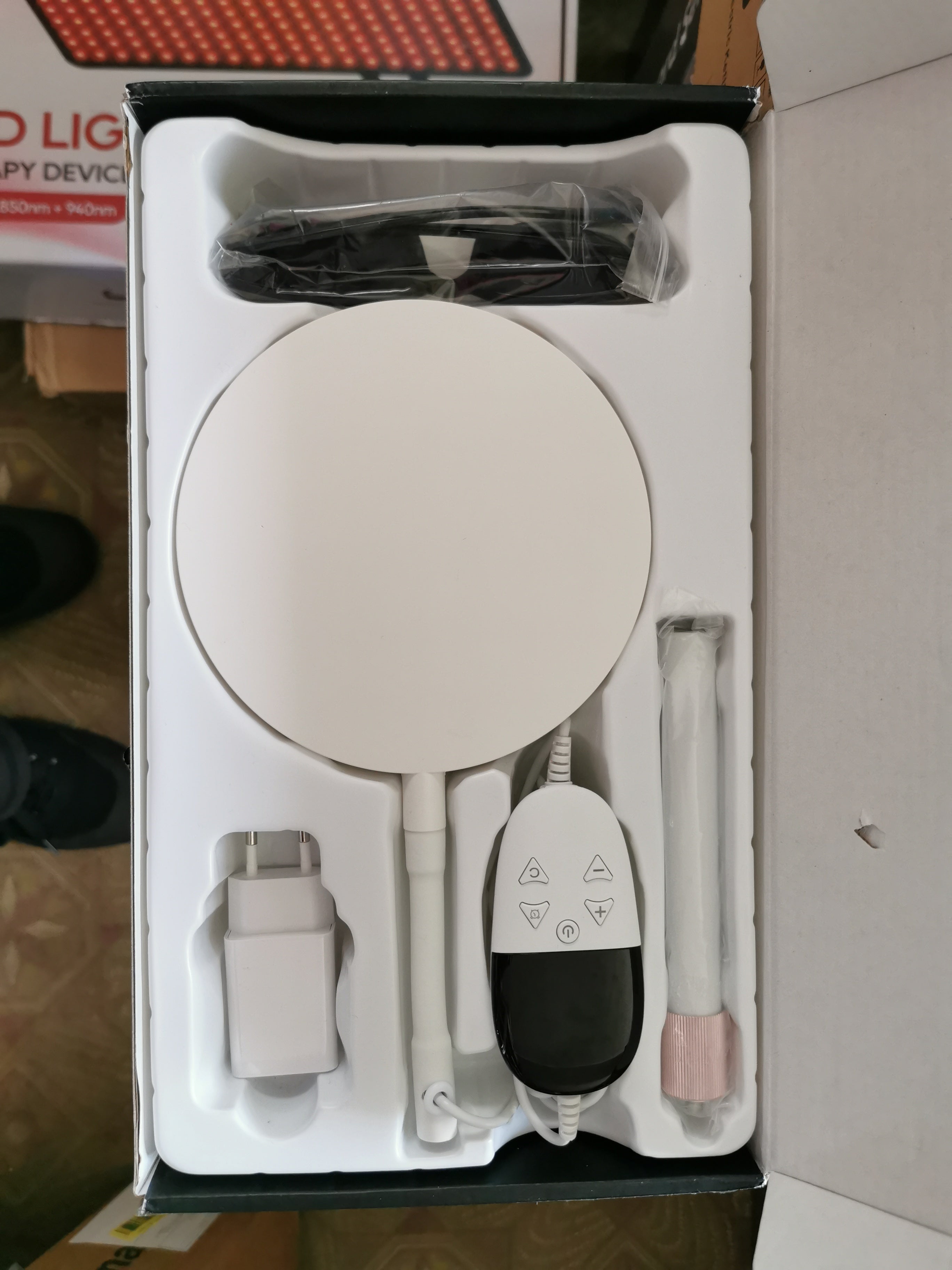 Lampa Czerwona Hottoerak 100 LED na podczerwień z timerem i regulowanym szyjką – Czarna