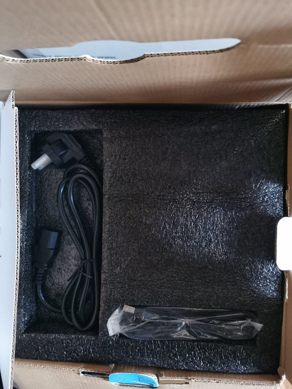 Baza kierownicy z napędem bezpośrednim MOZA R9 V2 do sim racingu USB – Czarna