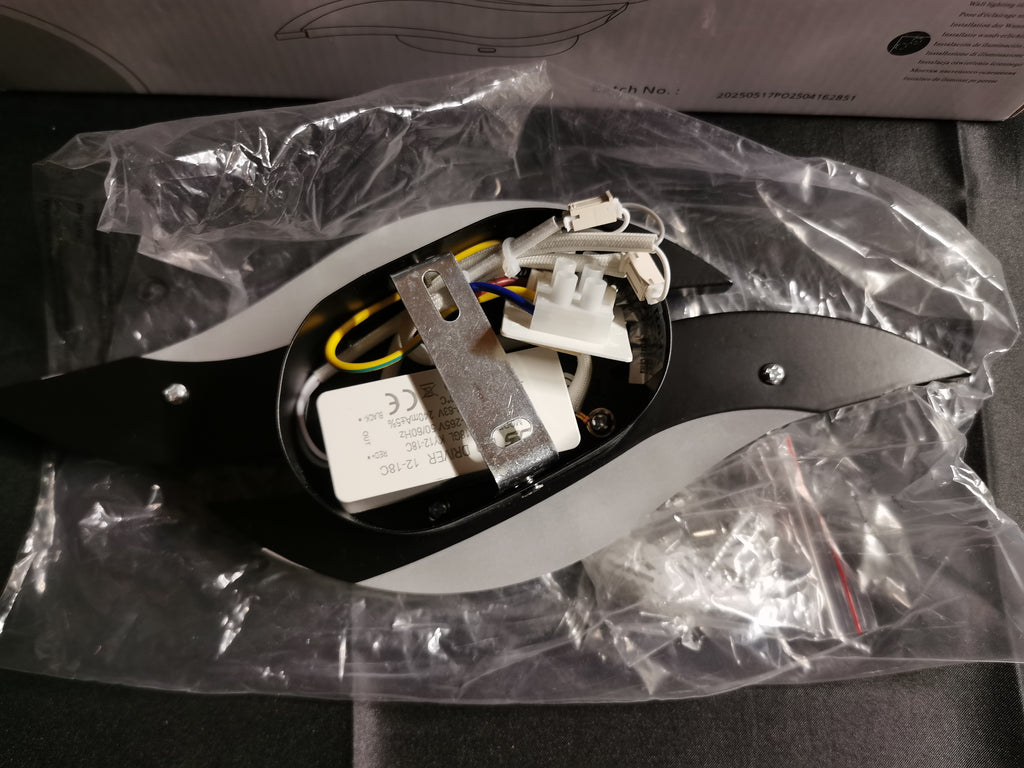 LED wewnętrzne lampy ścienne z akrylowym kloszem – 12W czarna lampa w kształcie liścia, ciepłe światło